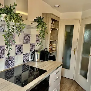 Le Petit , Jolie Maisonnette Terrasse Netflix Parking Prive Jeux De Societe Apartment Bourg-en-Bresse