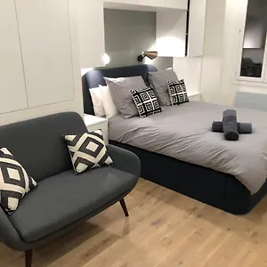 Design Proche Champs-elysees Paris